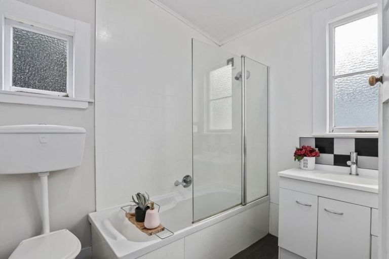 Photo of property in 2 Makomako Street, Frankton, Hamilton, 3204