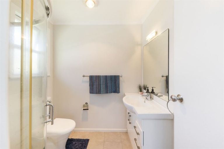 Photo of property in 14 Lewis Place, Highbury, Palmerston North, 4412