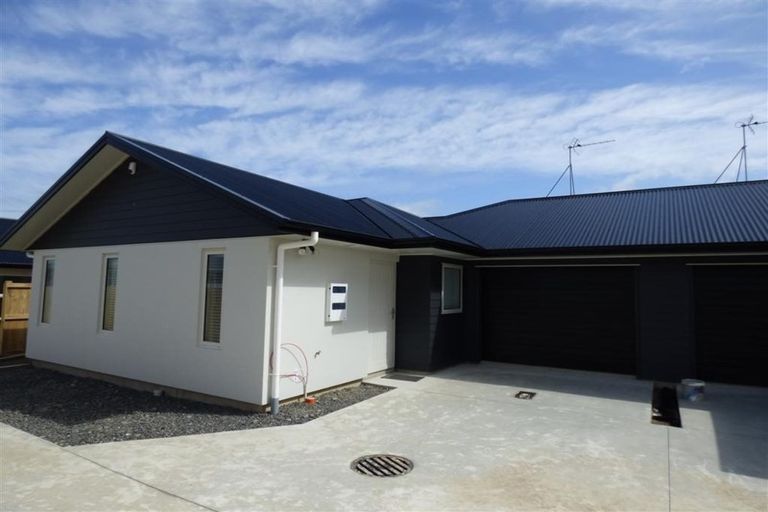 Photo of property in 28u3 Heath Street, Saint Andrews, Hamilton, 3200