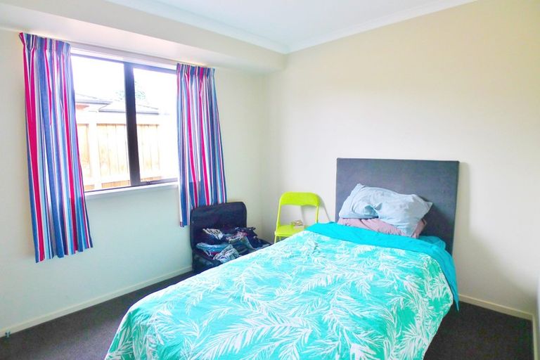 Photo of property in 2 Renata Crescent, Te Atatu Peninsula, Auckland, 0610