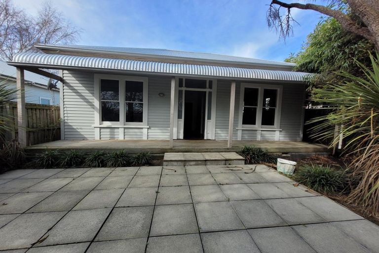 Photo of property in 4/6 Defoe Place, Waltham, Christchurch, 8023