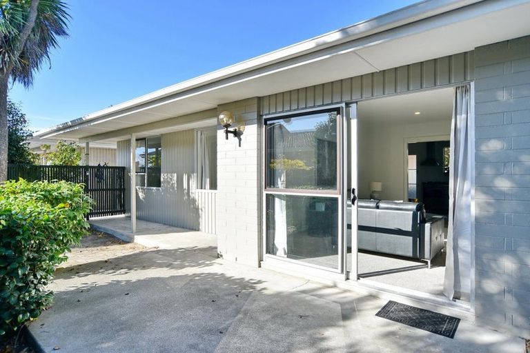 Photo of property in 2/21 Wyatt Place, Russley, Christchurch, 8042