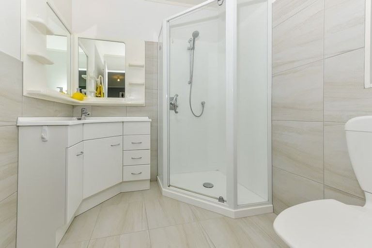 Photo of property in 11 Queen Natalie Place, Massey, Auckland, 0614