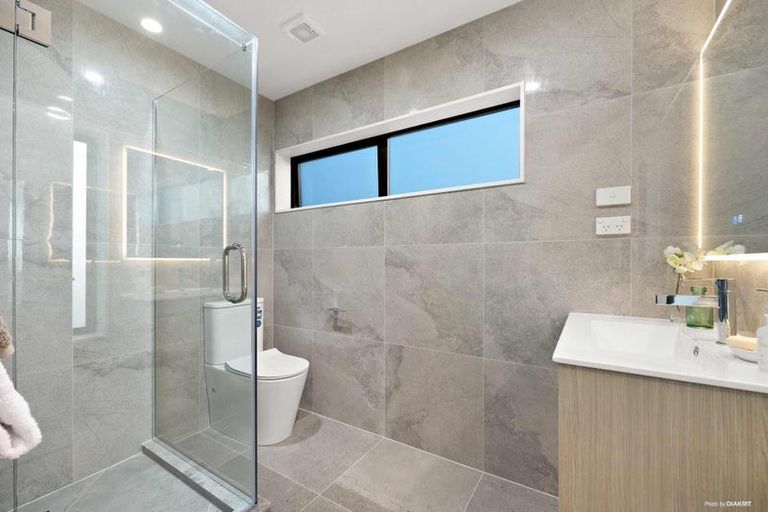 Photo of property in 152a Botany Road, Botany Downs, Auckland, 2010