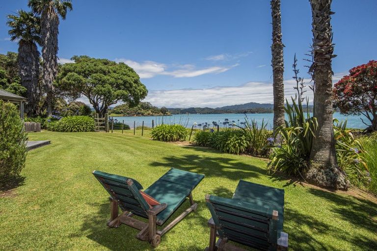 Photo of property in 950 Whangaruru Road North, Whangaruru, Russell, 0184