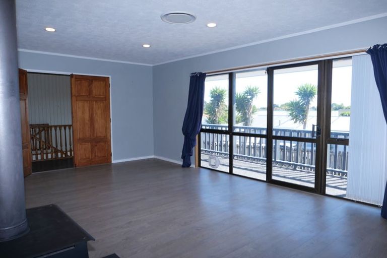 Photo of property in 8 Olive Terrace, Paraparaumu Beach, Paraparaumu, 5032