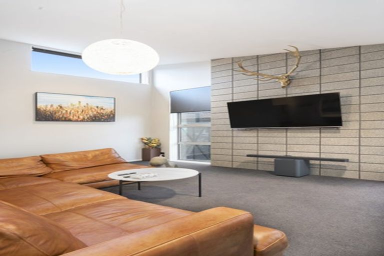 Photo of property in 94 Lake Panorama Drive, Henderson Valley, Auckland, 0612