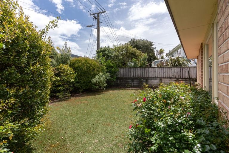 Photo of property in 1b Kereru Bend, Tawa, Wellington, 5028