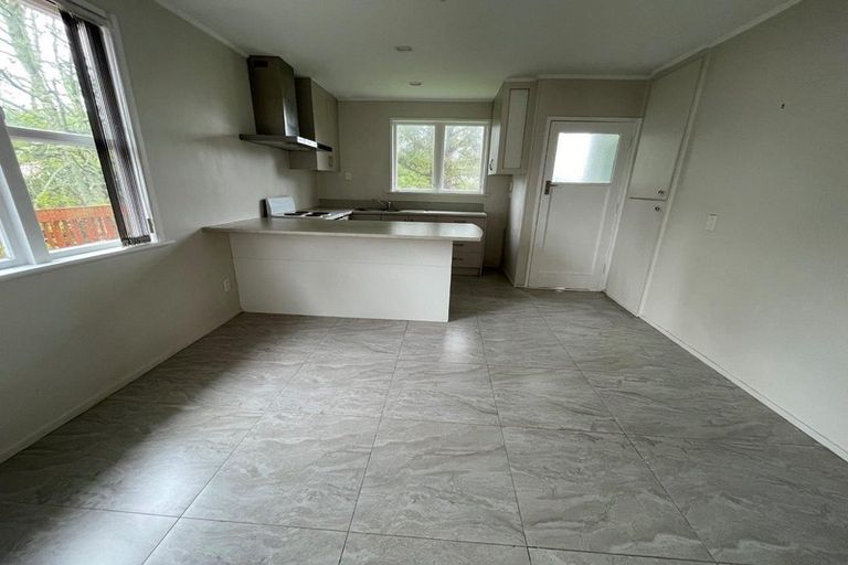 Photo of property in 65 Lauderdale Road, Birkdale, Auckland, 0626