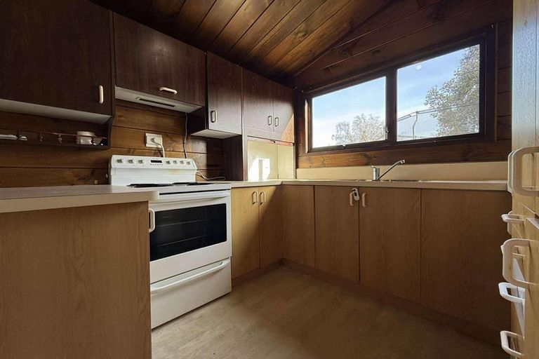 Photo of property in 2/68 Gibbons Street, Ebdentown, Upper Hutt, 5018