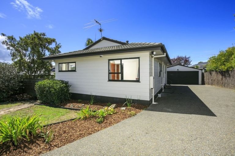 Photo of property in 4 Sevilla Place, Unsworth Heights, Auckland, 0632
