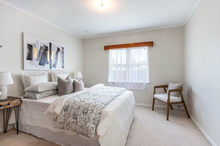 Photo of property in 10 Covil Avenue, Te Atatu South, Auckland, 0610