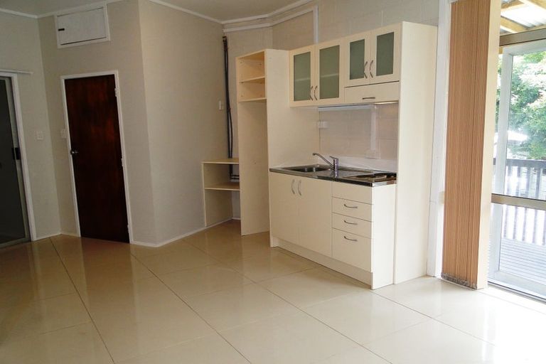 Photo of property in 5 Waverley Avenue, Glenfield, Auckland, 0629