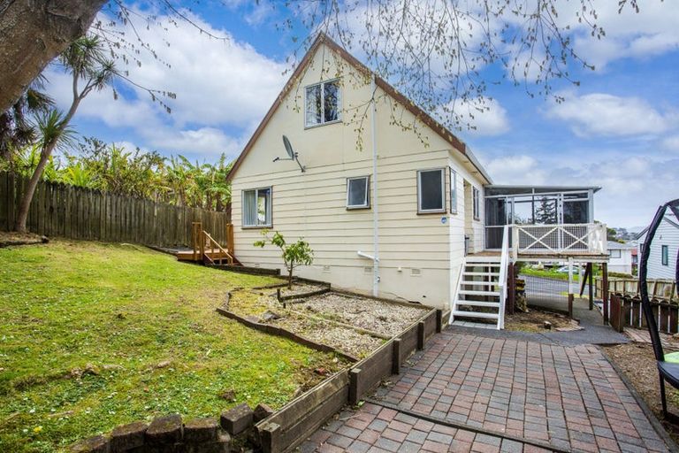Photo of property in 8 Athena Drive, Totara Vale, Auckland, 0629