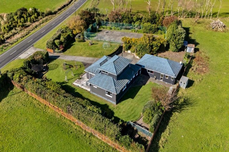 Photo of property in 2775 Eltham Road, Te Kiri, Opunake, 4682