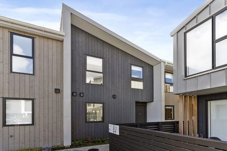 Photo of property in 25/82 East Coast Road, Milford, Auckland, 0620