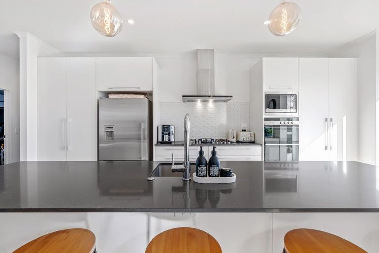 Photo of property in 9 Symes Drive, Red Beach, 0932