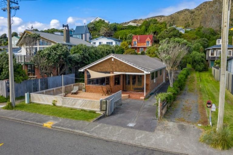 Photo of property in 56 The Parade, Paekakariki, 5034