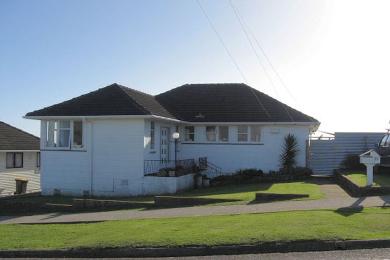 Photo of property in 25 Spur Grove, Titahi Bay, Porirua, 5022
