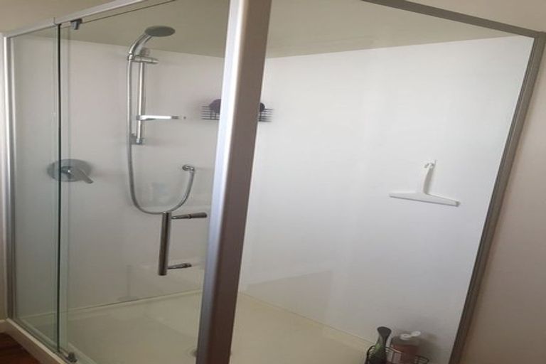 Photo of property in 1/1 Sylvan Park Avenue, Milford, Auckland, 0620