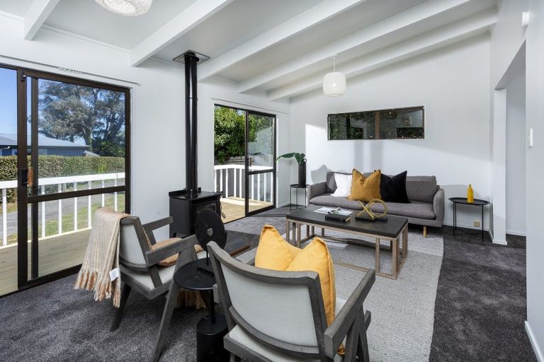 Photo of property in 2/17 Winifred Avenue, Bayview, Auckland, 0629