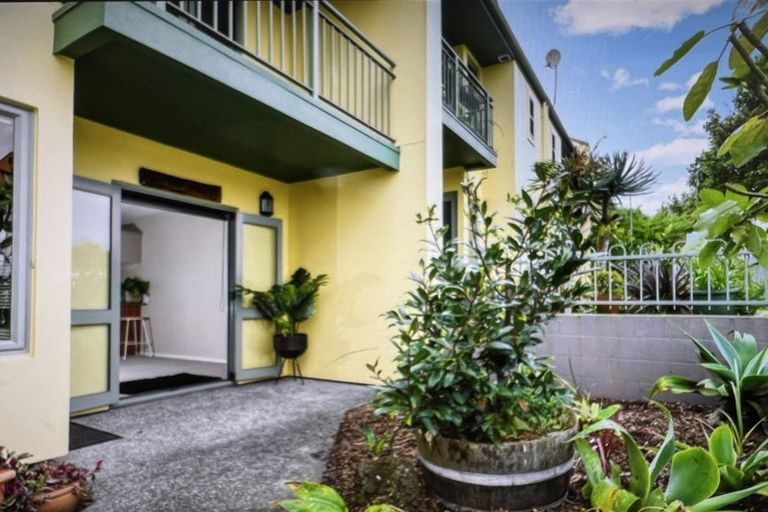 Photo of property in 9 Mt Lebanon Lane, Henderson, Auckland, 0612