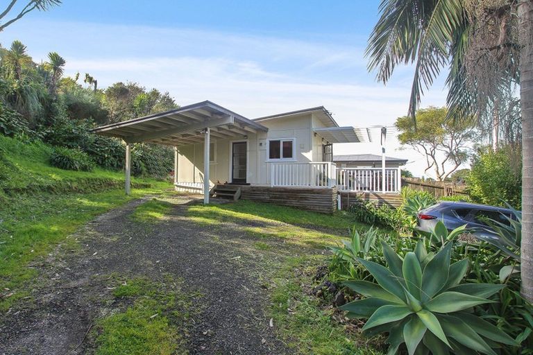Photo of property in 4 Mceldowney Road, Titirangi, Auckland, 0604