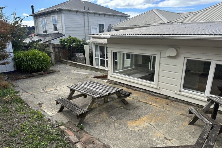 Photo of property in 37 Ara Paiwhenua, Tawa, Wellington, 5028