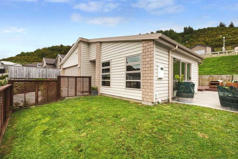 Photo of property in 76 Staithes Drive North, Whitby, Porirua, 5024