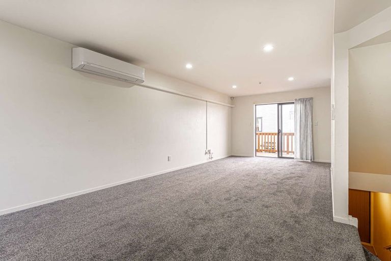 Photo of property in 11 Gordon Place, Newtown, Wellington, 6021