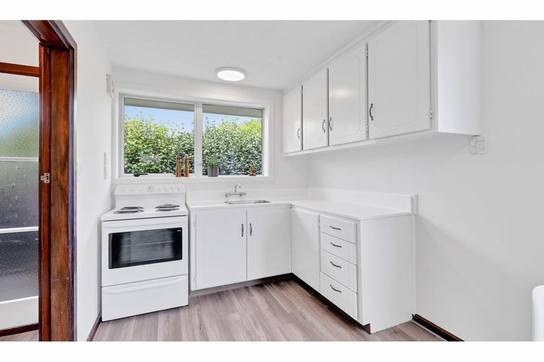 Photo of property in 37 Chipping Lane, Redwood, Christchurch, 8051