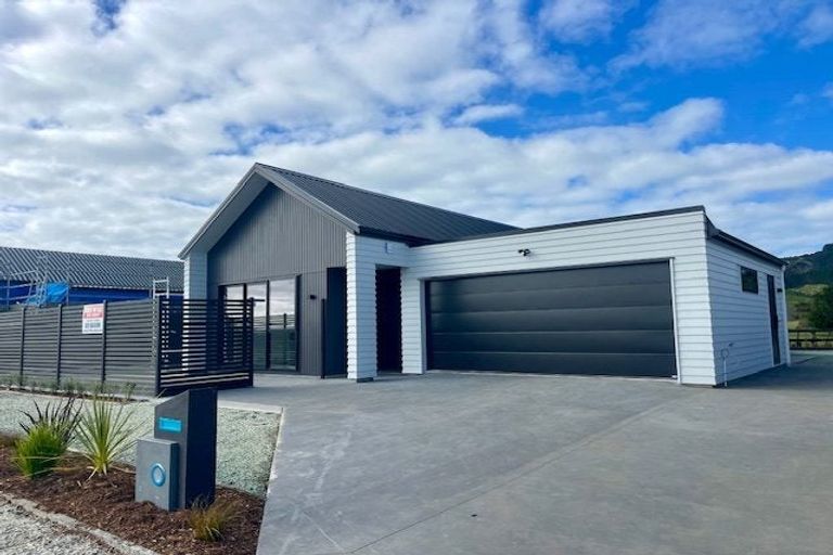 Photo of property in 62 Mataikokako Loop, Kawakawa Bay, 2585