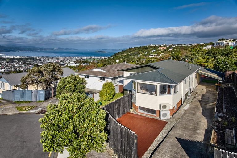 Photo of property in 18 Eastview Grove, Normandale, Lower Hutt, 5010