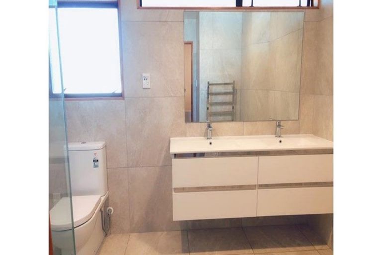 Photo of property in 1/9 Kiteroa Terrace, Rothesay Bay, Auckland, 0630