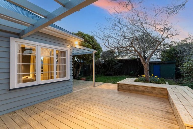 Photo of property in 218 Muritai Road, Eastbourne, Lower Hutt, 5013