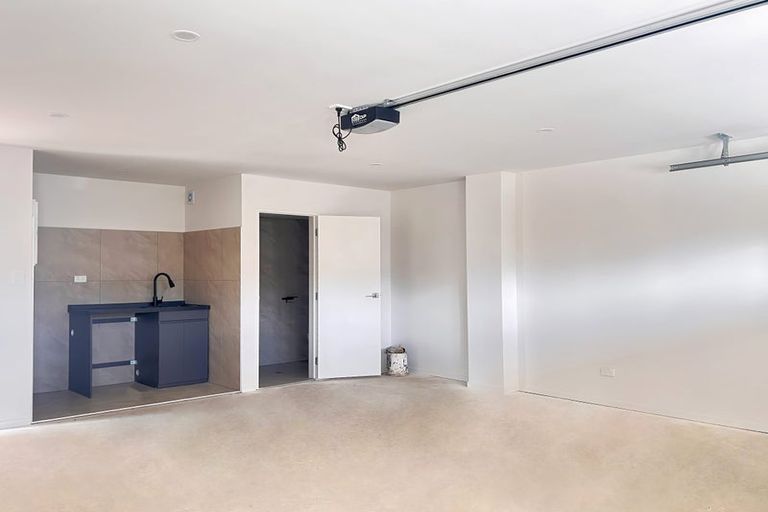 Photo of property in 2- 4 Alston Avenue, Kelston, Auckland, 0602