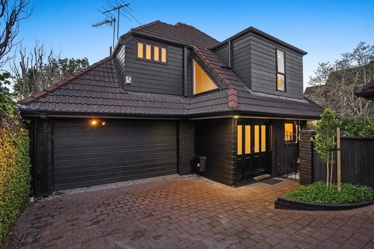 Photo of property in 27 Riverstone Road, Te Atatu Peninsula, Auckland, 0610