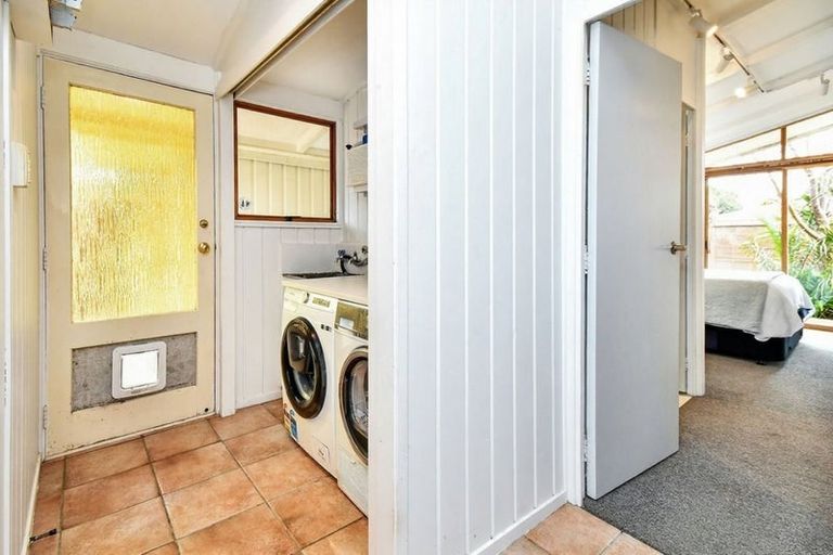 Photo of property in 8 Booker Place, Weymouth, Auckland, 2103