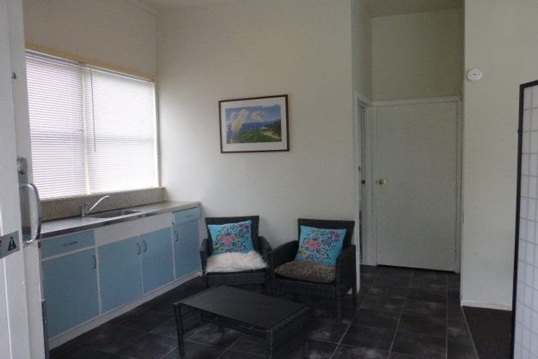 Photo of property in 79a Pleasant Road, Glen Eden, Auckland, 0602