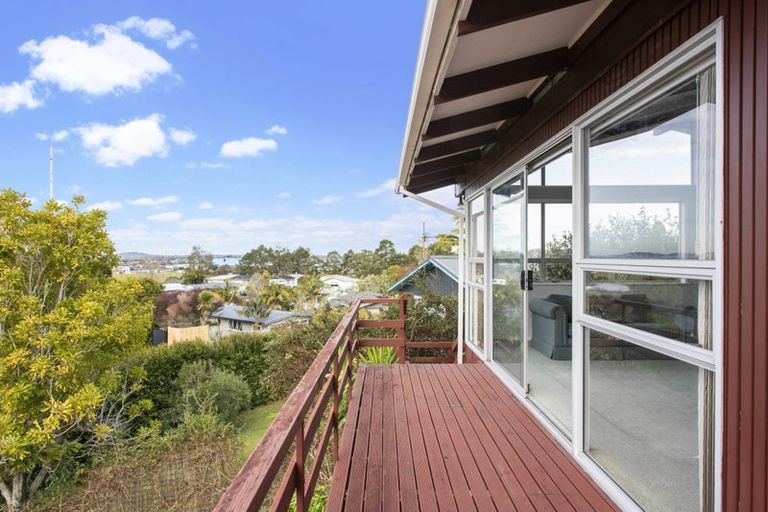 Photo of property in 3 Hartley Terrace, Massey, Auckland, 0614