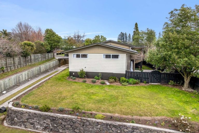 Photo of property in 3 Waitawa Place, Lynmore, Rotorua, 3010
