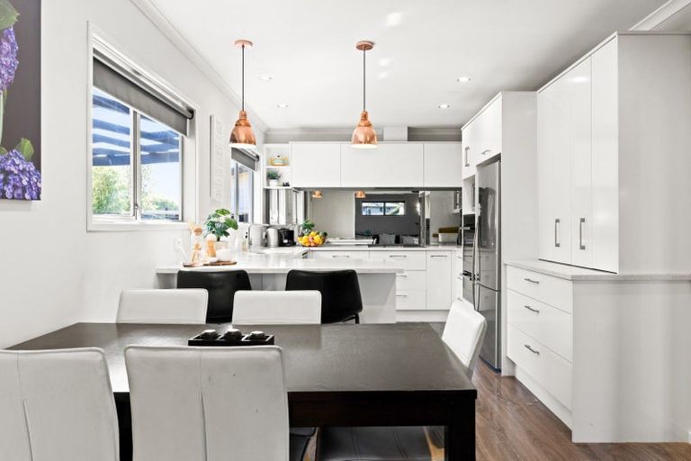 Photo of property in 9 Hinton Road, Taradale, Napier, 4112