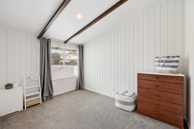 Photo of property in 6 Vela Place, Clarks Beach, 2122