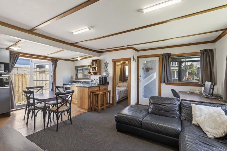 Photo of property in 59 Fifth Avenue, Urenui, 4377