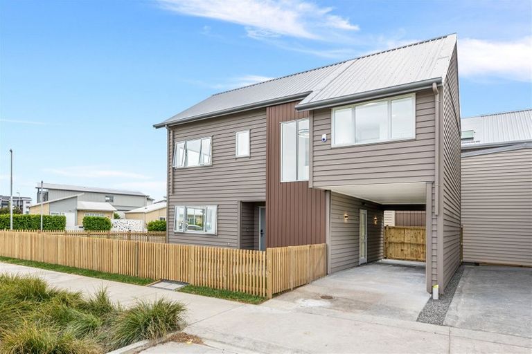 Photo of property in 2 Hea Road, Hobsonville, Auckland, 0616