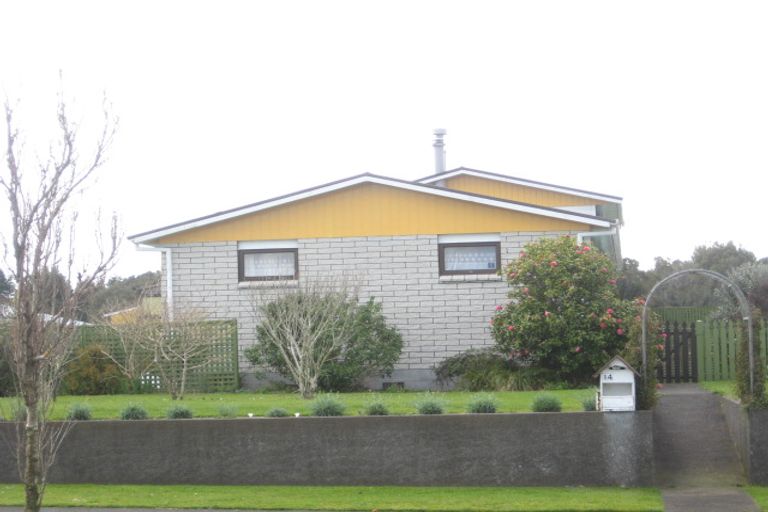 Photo of property in 14 Oberon Street, Stratford, 4332