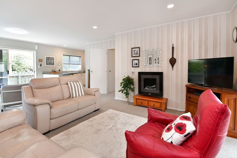 Photo of property in 2/11 Milton Road, Orewa, 0931