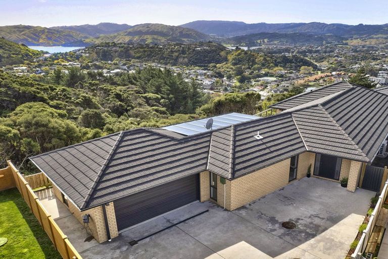Photo of property in 27 Topsail Way, Whitby, Porirua, 5024