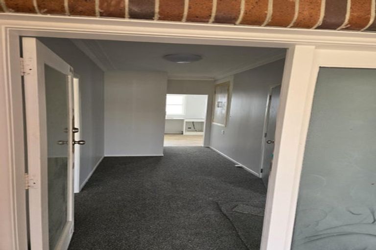 Photo of property in 70 Clevedon Road, Papakura, 2110