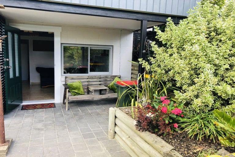 Photo of property in 2/22 School Road, Te Atatu South, Auckland, 0610
